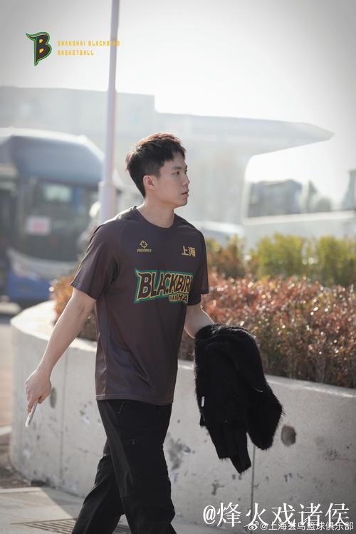 上海玄鸟队巡礼:赖益烨、汤杰等球员亮相NBL发布 上海玄鸟队巡礼:赖益烨、汤杰等球员亮相NBL发布
