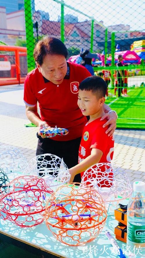 周穗安：将引入更多微型足球场 普及下楼即踢球理念